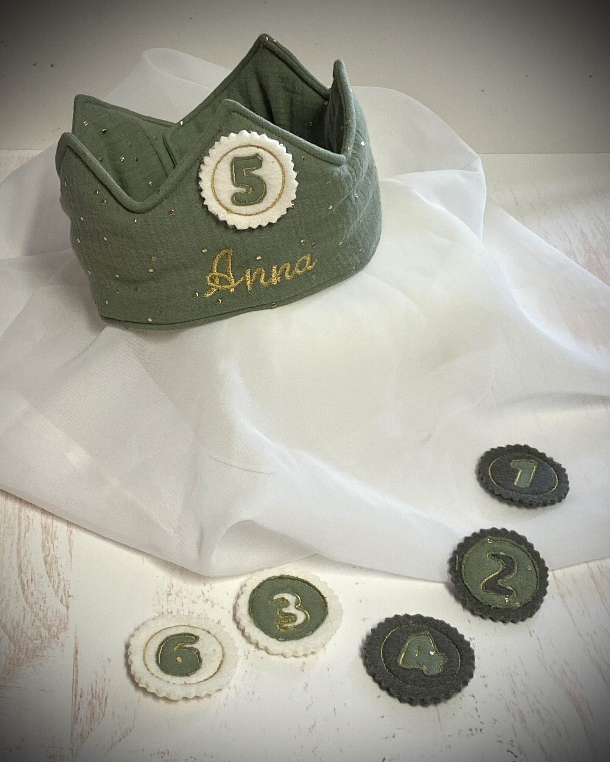 Geburtstagskrone Musselin grün